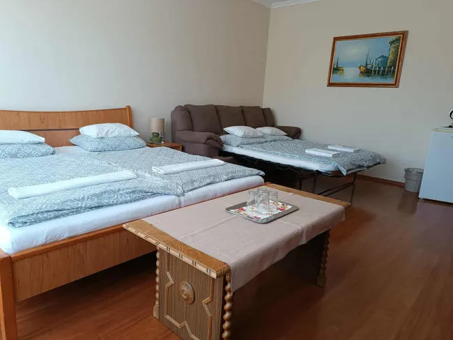 Első emeleti, családi, 6. számú szoba